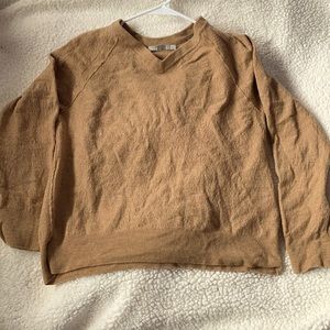Vince light brown sweater! A very universal item that can be styled any way! 💕
